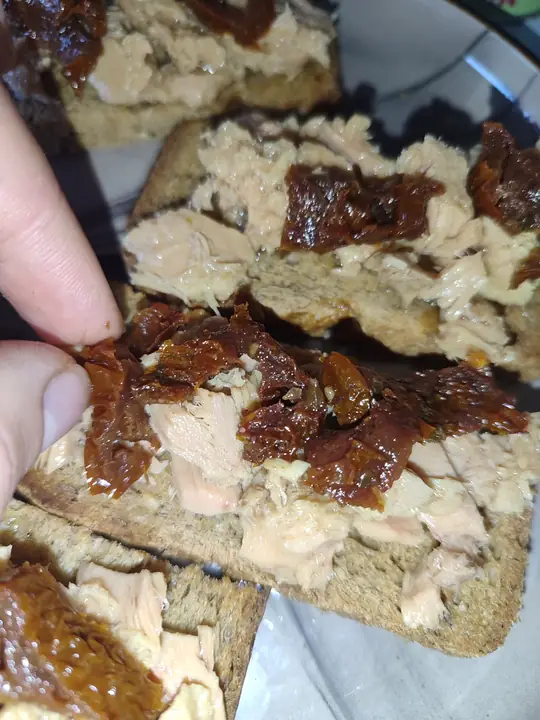 Брускета з тунцем і в'яленими томатами - Крок 3