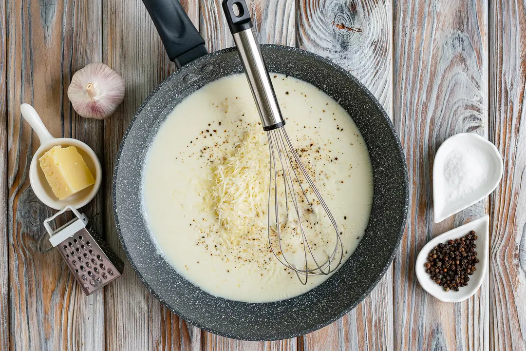 Піца з куркою, ананасом, моцарелою та блакитним сиром - Крок 5