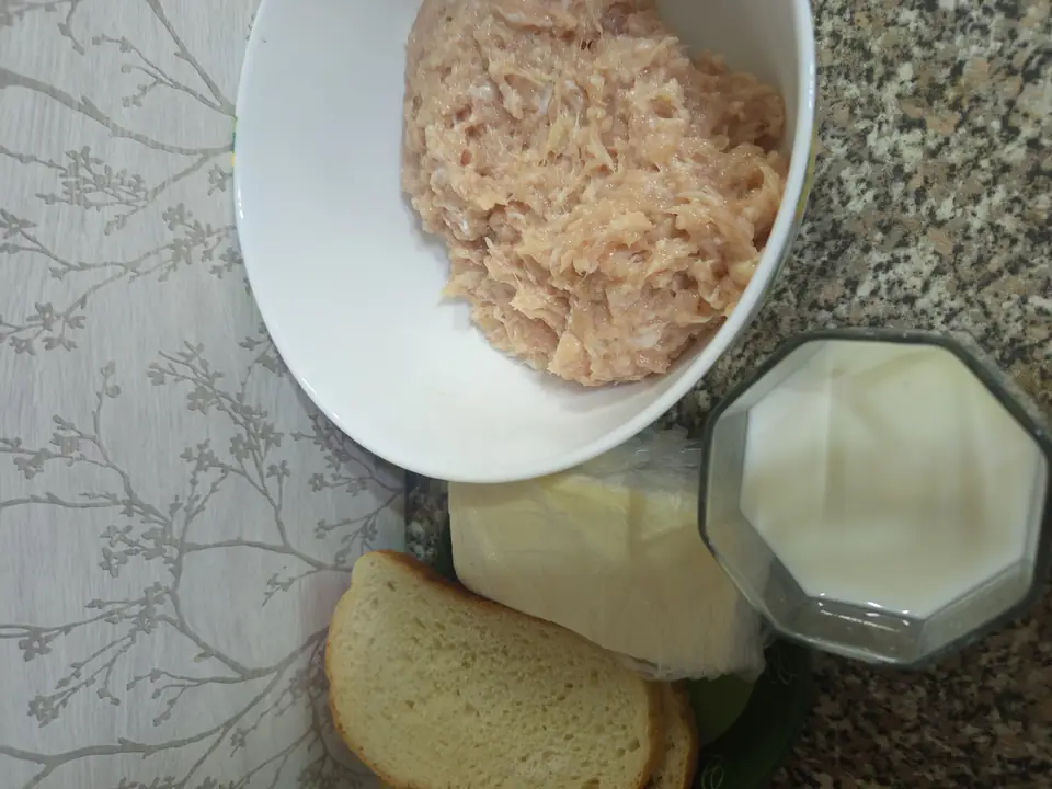 Курячі котлети з маслом - Крок 1