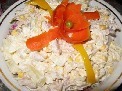 салат "курка з ананасом"