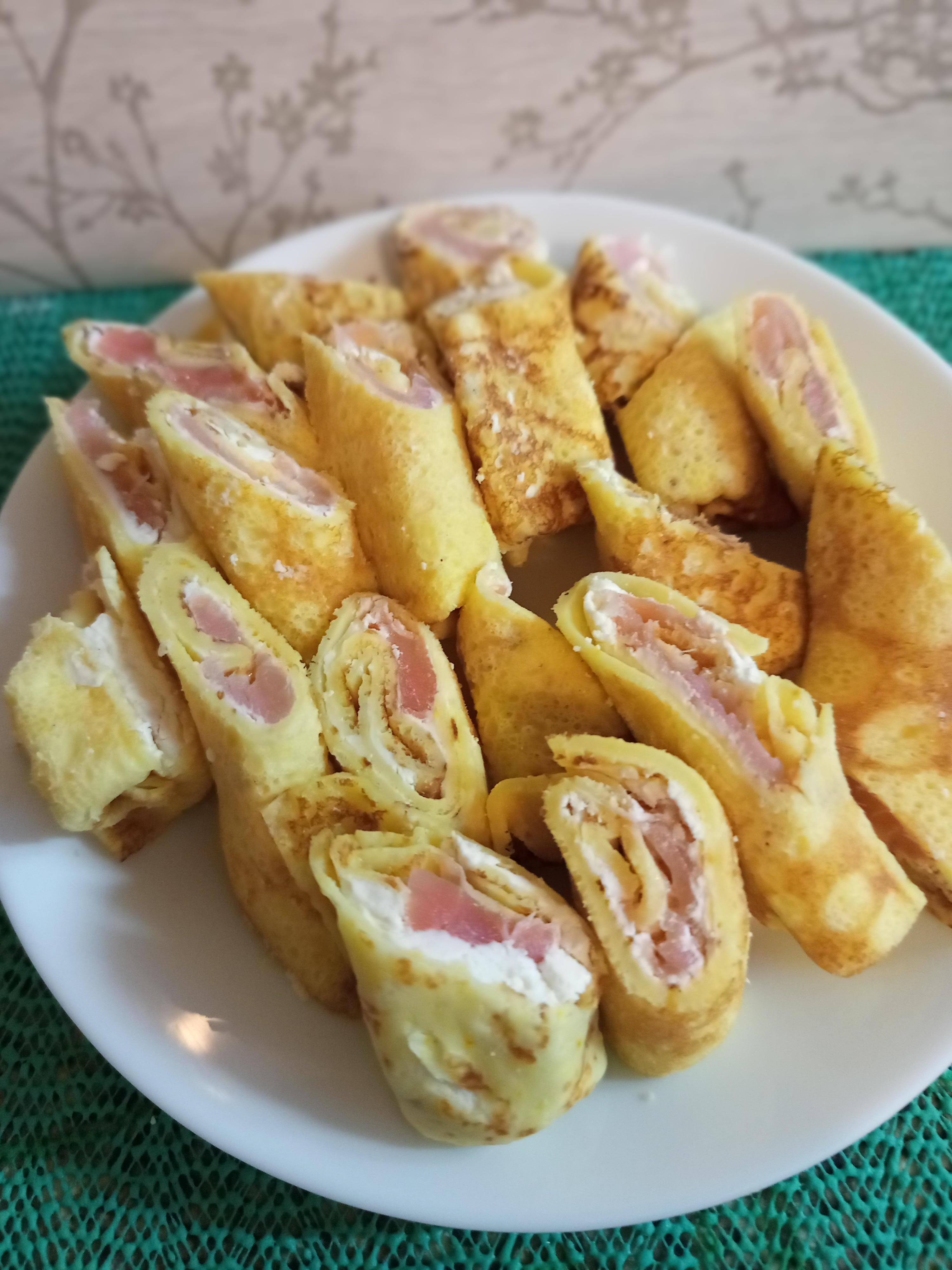 Млинці с крем-сиром та рибою
