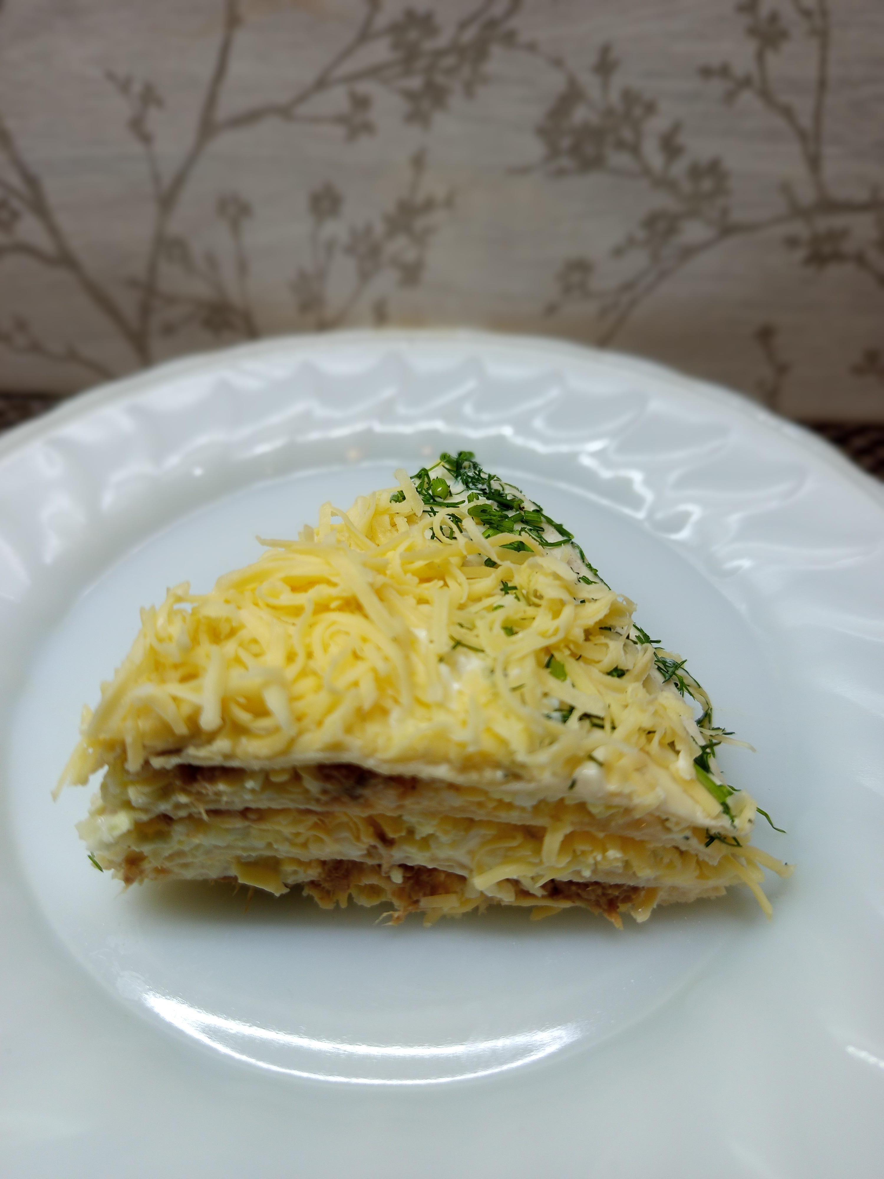 Закусочний торт з тунцем