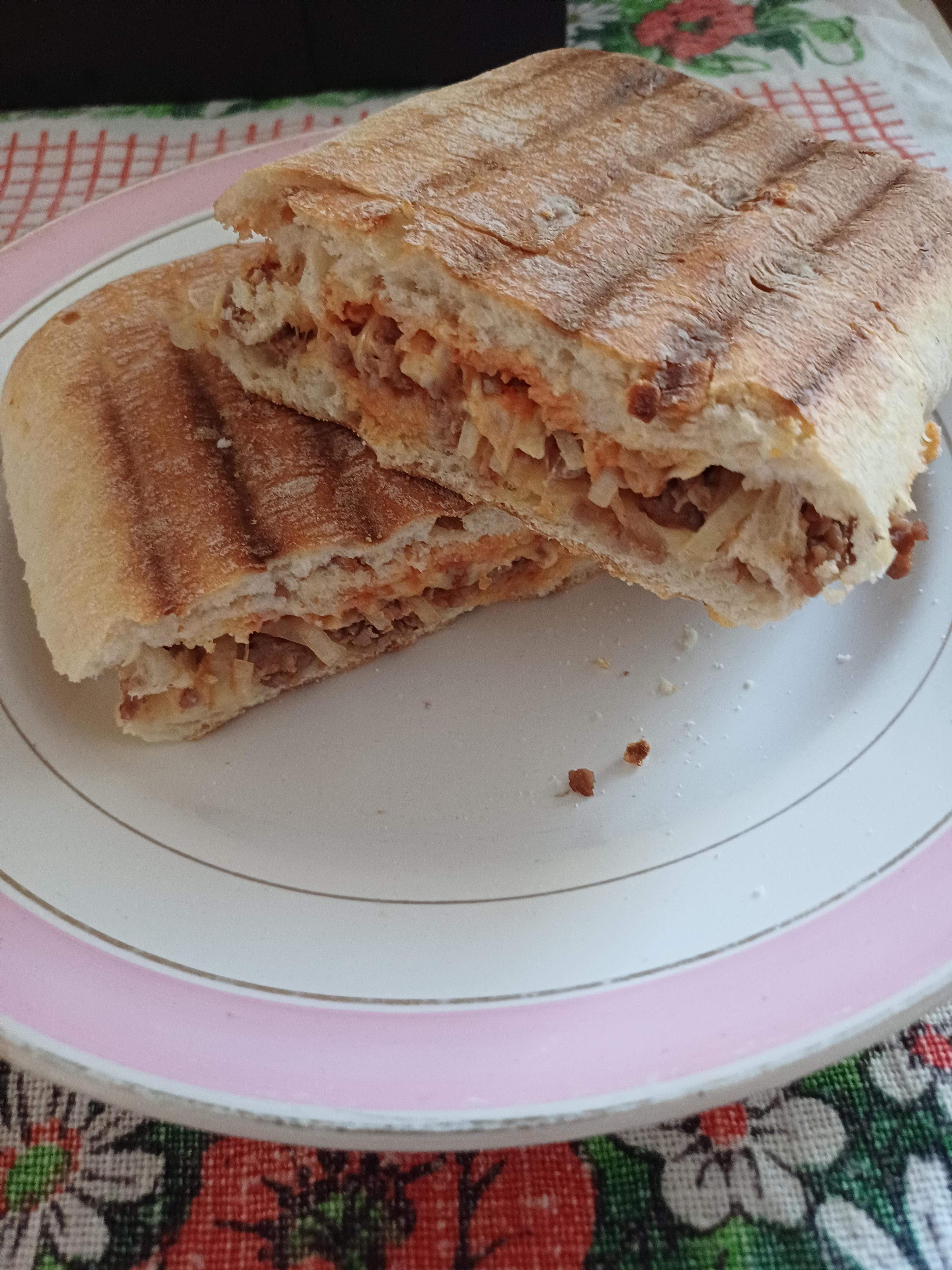Чіабата з фаршем і сиром