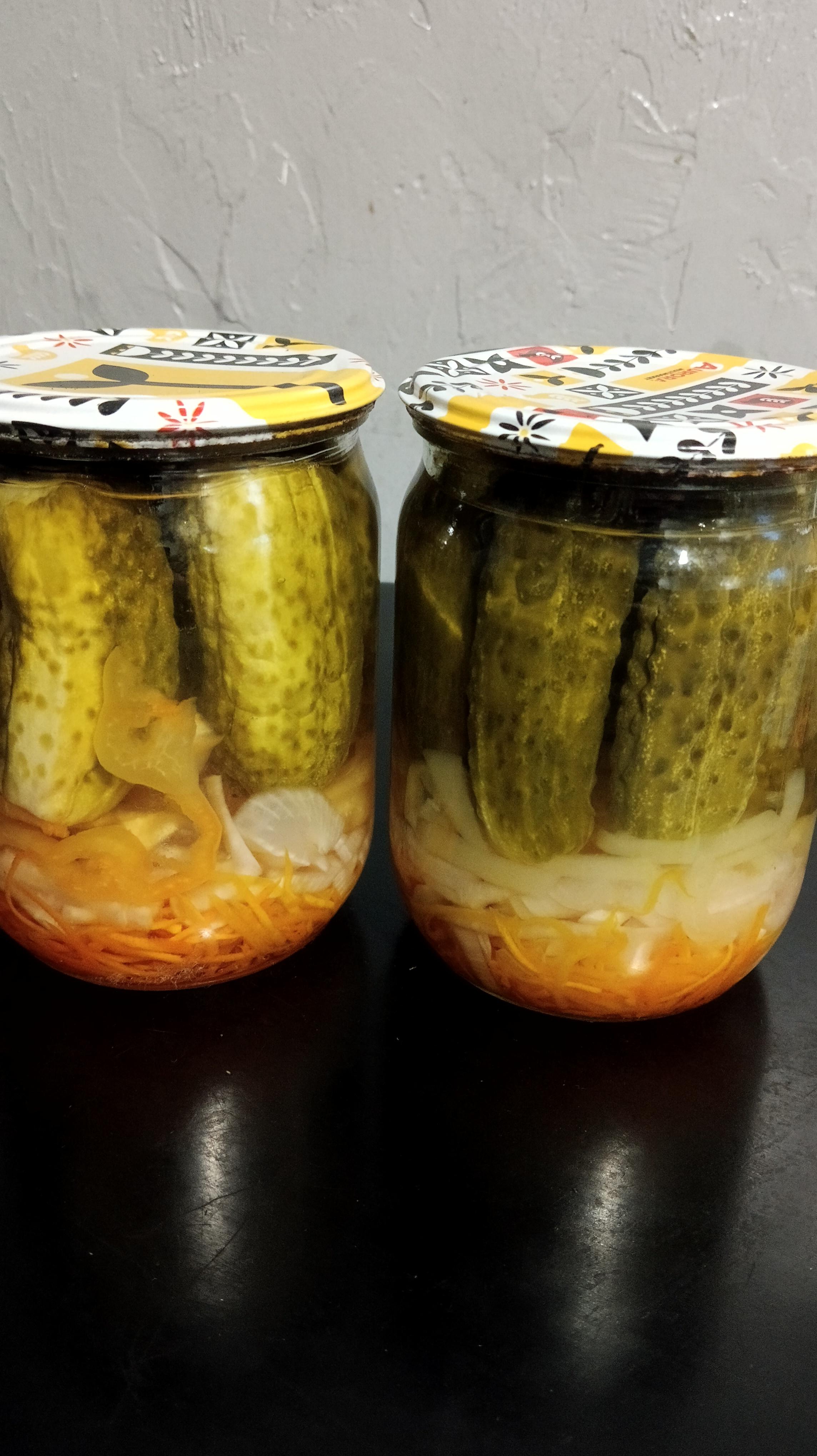 Мариновані огірки з перцем