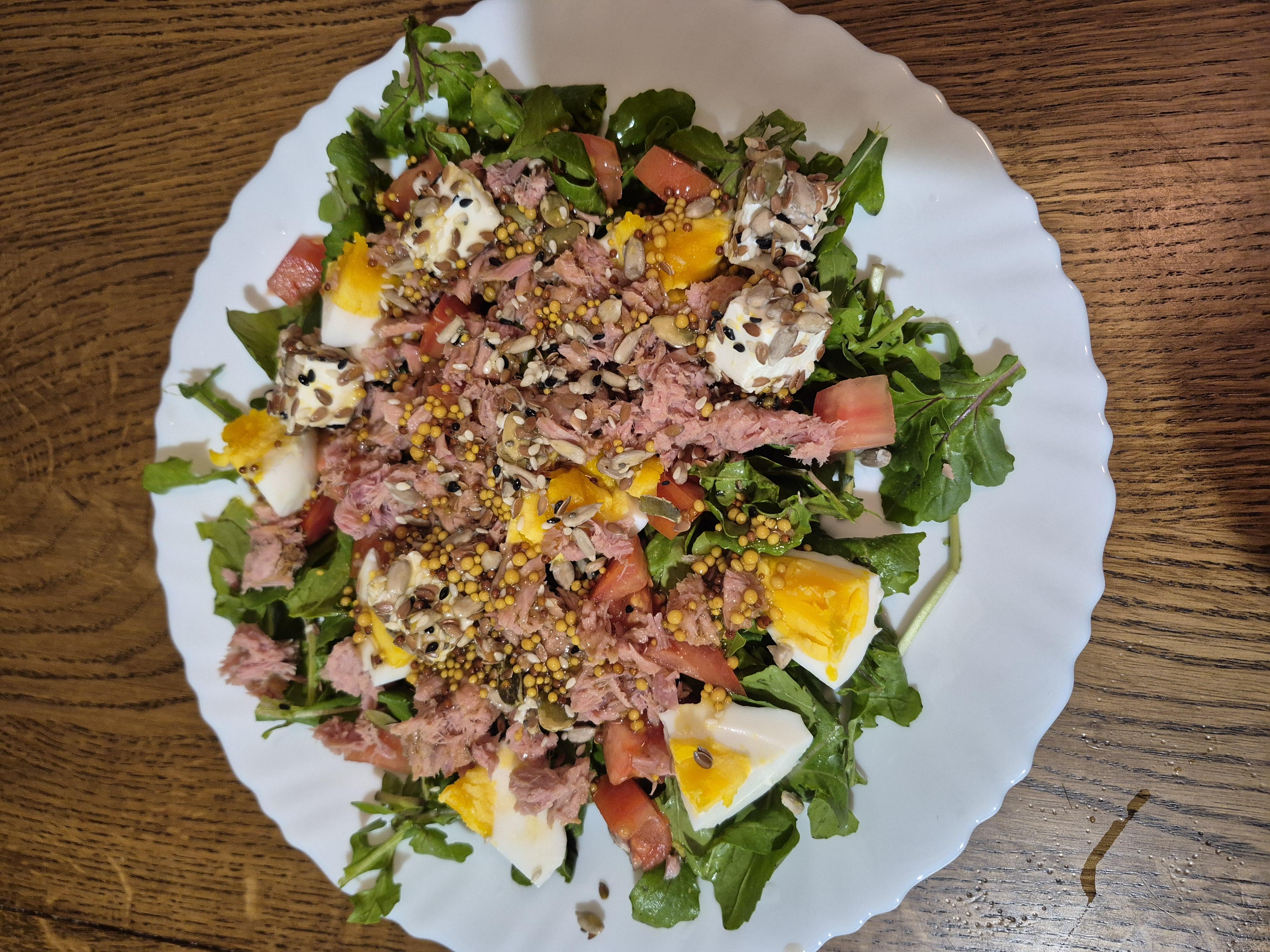 Салат з тунцем