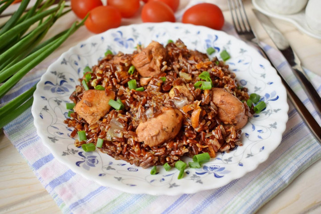 Плов з бурого рису з куркою