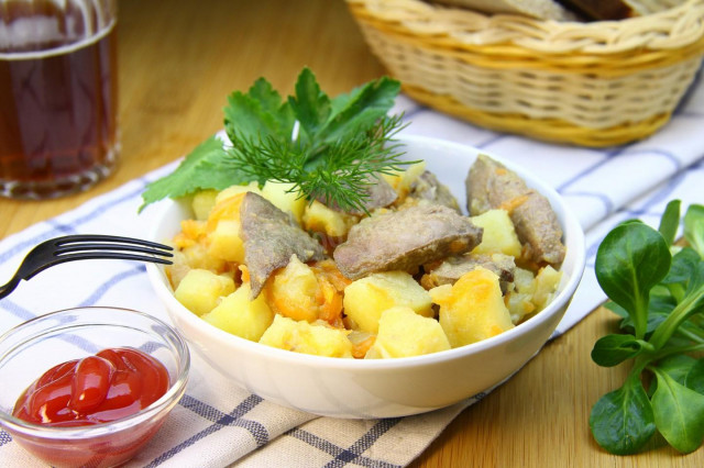 печінка з картоплею на сковороді
