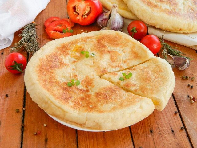 осетинські пироги з сиром на сковороді