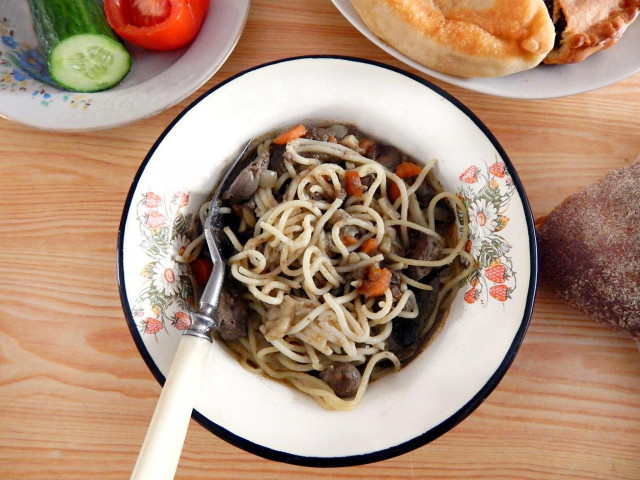 куряча печінка з макаронами