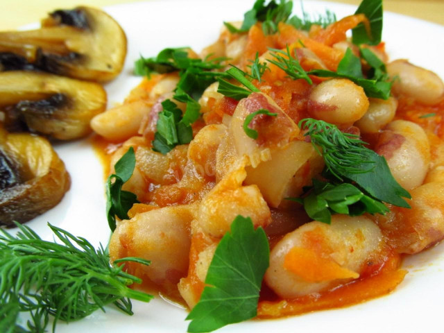 квасоля в томатному соусі Beans in Tomato Sauce