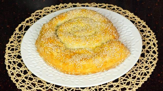 М'ясний пиріг Равлик з куркою і грибами