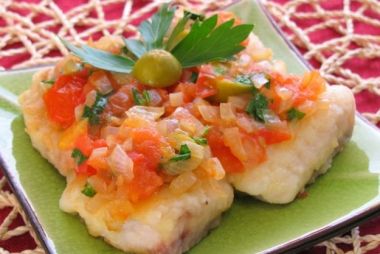 риба під соусом з оливками