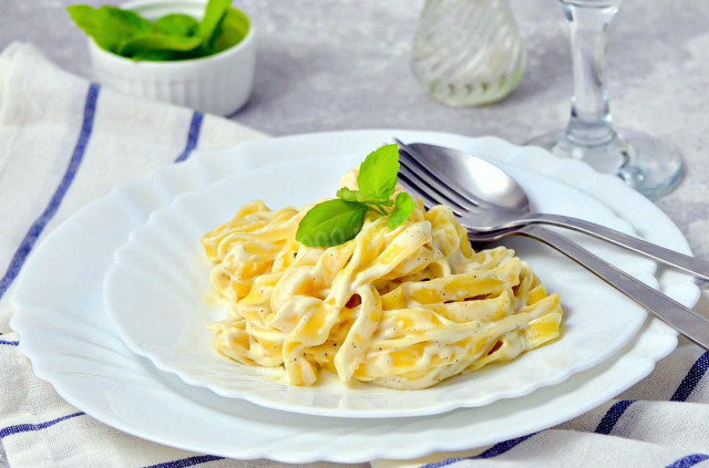 макарони у вершковому соусі