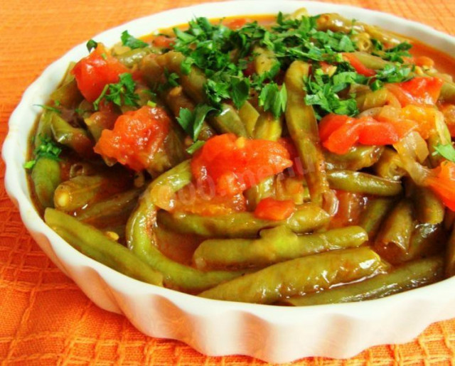 Зелена квасоля тушкована з овочами по-португальськи