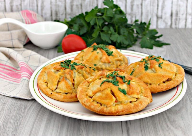 пиріжки з куркою і картоплею в духовці