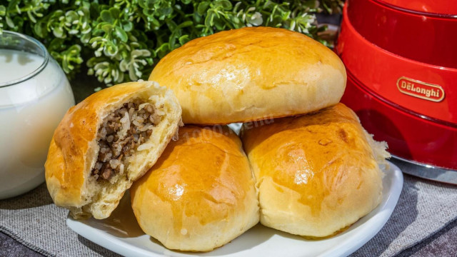 пиріжки з рисом і фаршем в духовці