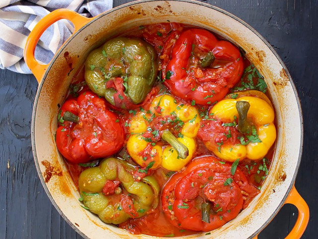 пісний фарширований перець з рисом і грибами в духовці