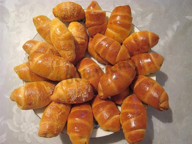 печиво жучки з дріжджами зі згущеним молоком
