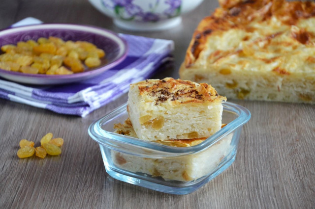 пиріг з рисом і родзинками