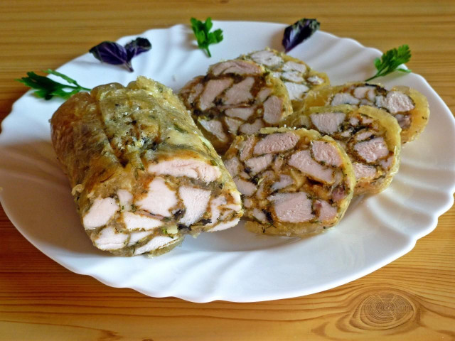 Мармуровий рулет з курки Новорічний