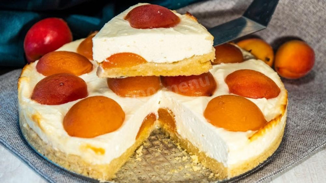 пісочний пиріг з абрикосами і сиром