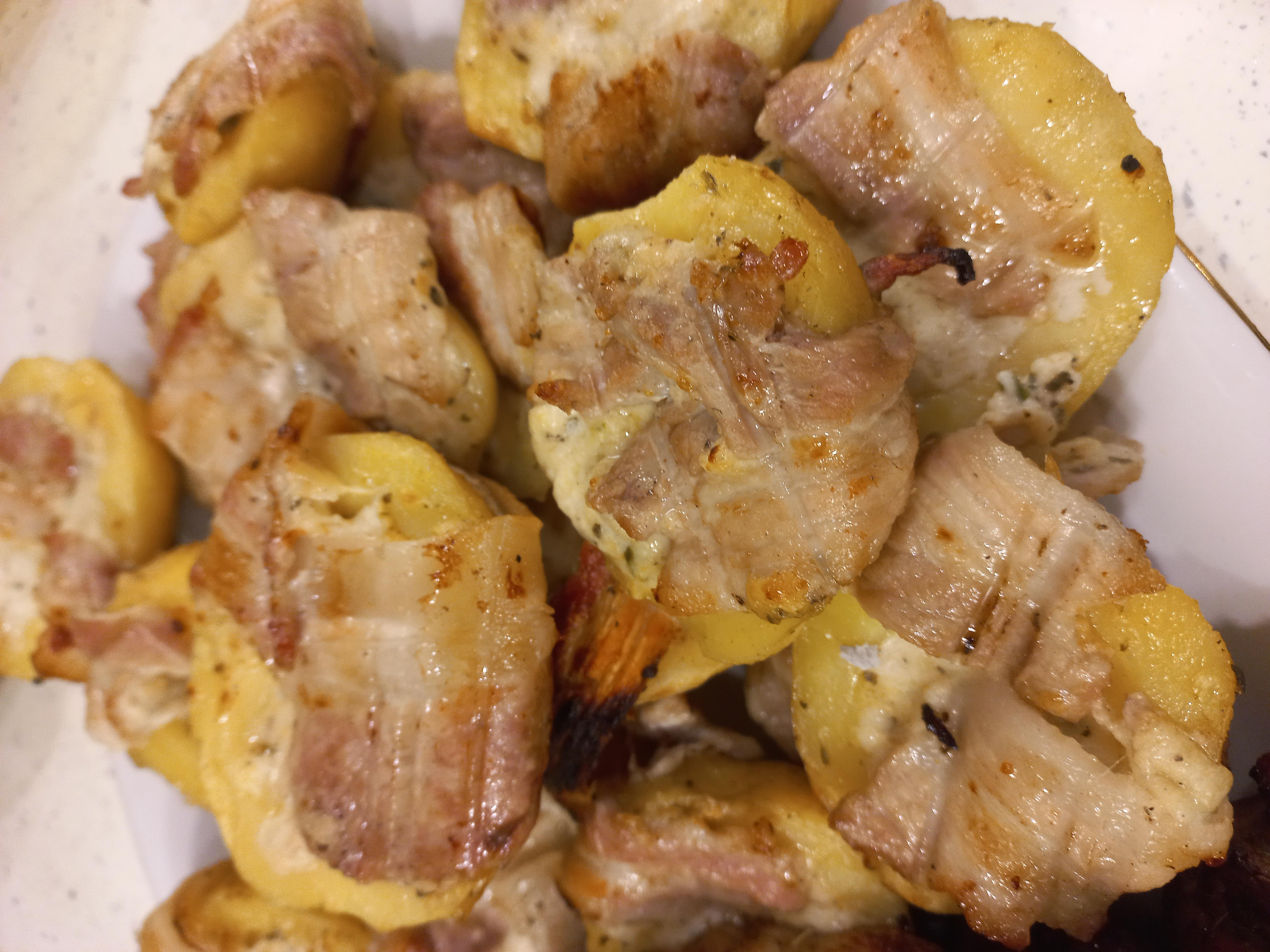 Картопля в беконі на мангалі