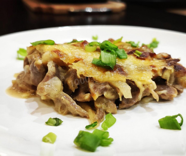 курячі шлуночки під сирною шапкою