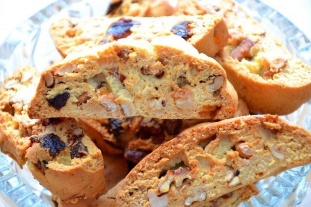 печиво Біскотті з сухофруктами і горішками