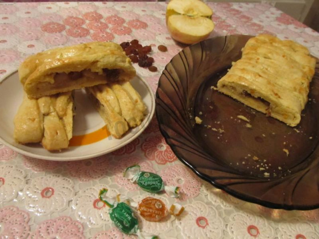 пісочний пиріг з яблуками та родзинками