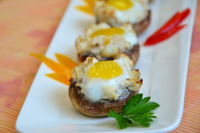 печериці фаршировані куркою в духовці