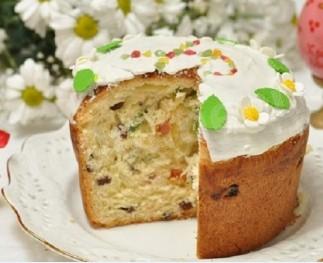 паска з родзинками і цукатами