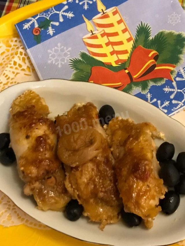 Рулетики з курячого філе з курагою і сиром
