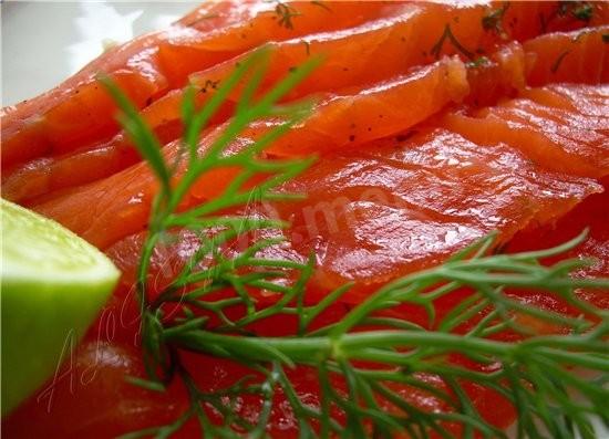 солоний лосось з кропом