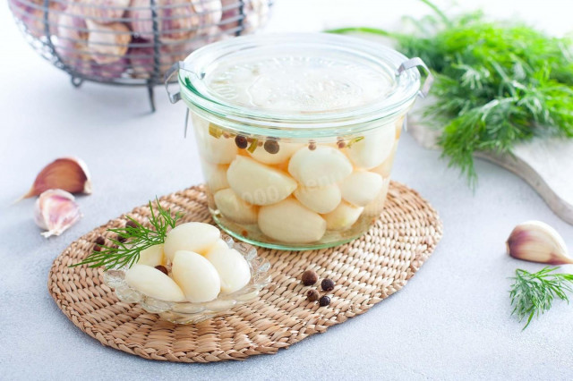 маринований часник на зиму без оцту