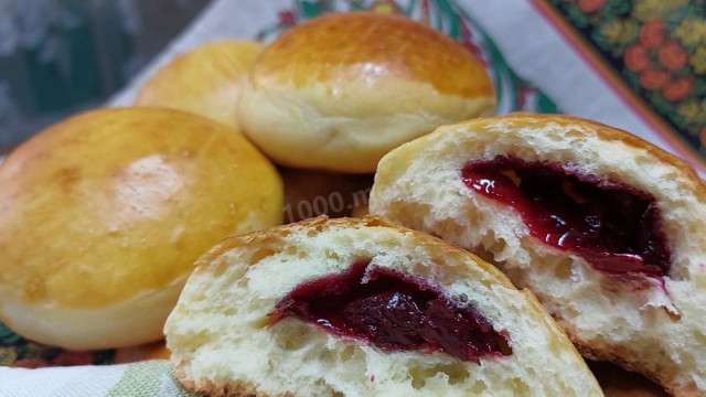 самі пухнасті пиріжки з вишнею