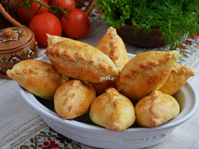 пиріжки з сирного тіста