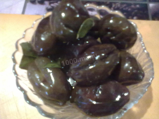 мариновані сливи з лаврушкой на зиму