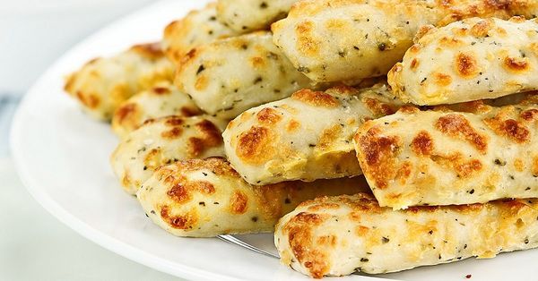 рецепт: смачні хрусткі палички з лаваша з сиром