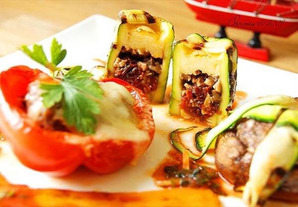 фарширований перець з овочами