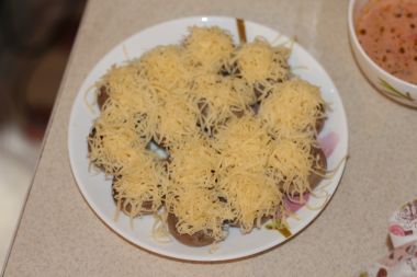 фаршировані печериці з горішками