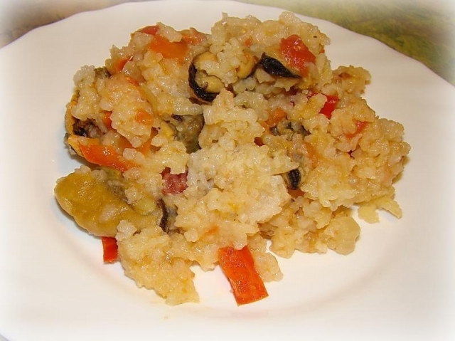 мідії з рисом на сковороді
