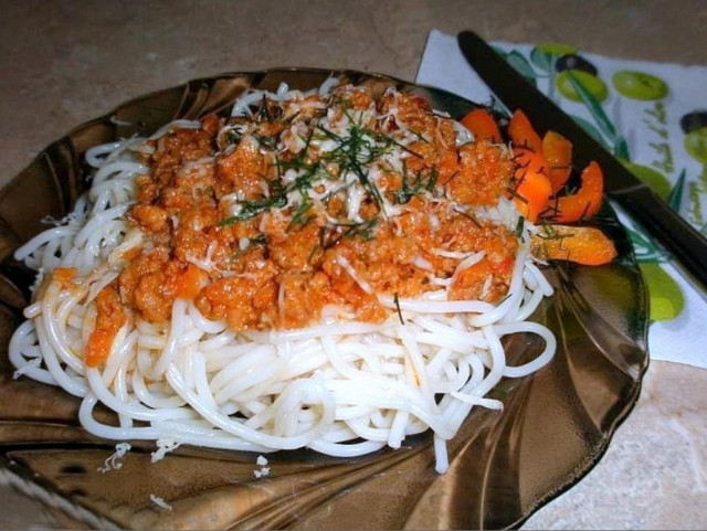 макарони з соусом болоньєзе