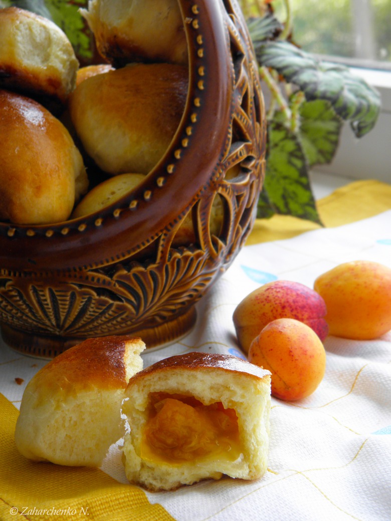 пиріжки з абрикосами