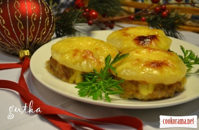 шніцель з фаршу запечений з ананасом та сиром