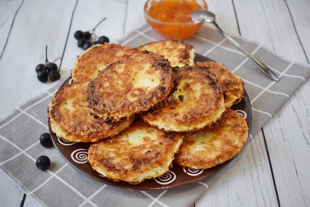 сирники з манкою і сиром смажені на сковороді