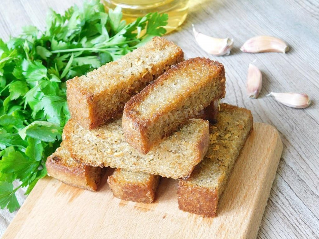 грінки з хліба в духовці з часником