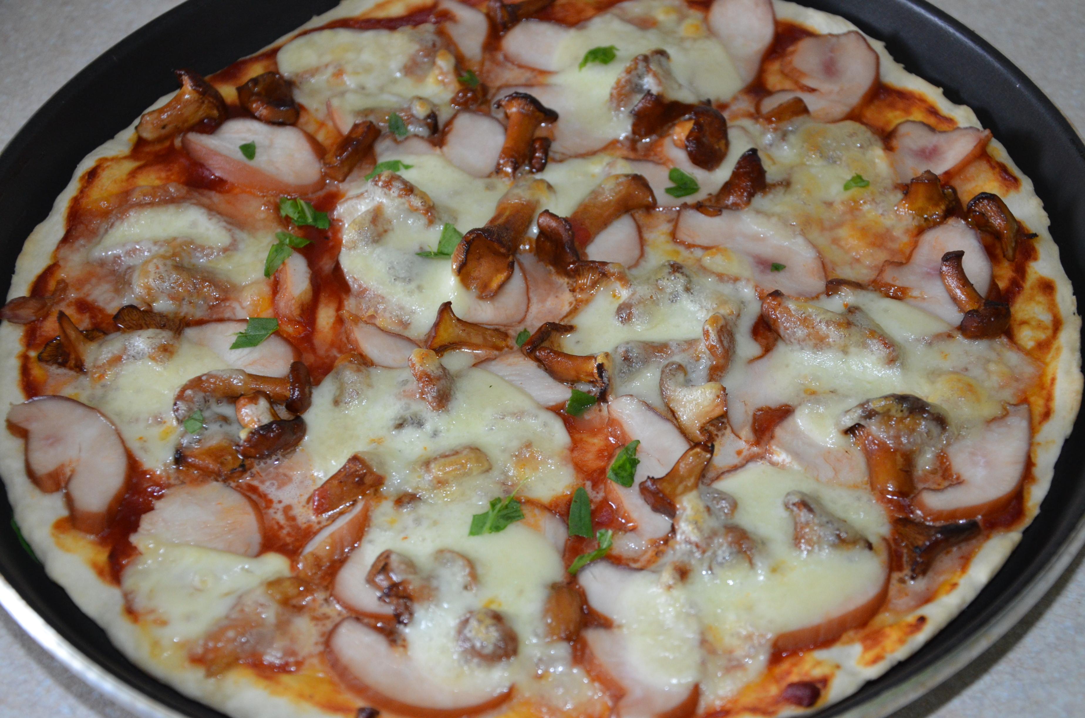 Піца з лисичками