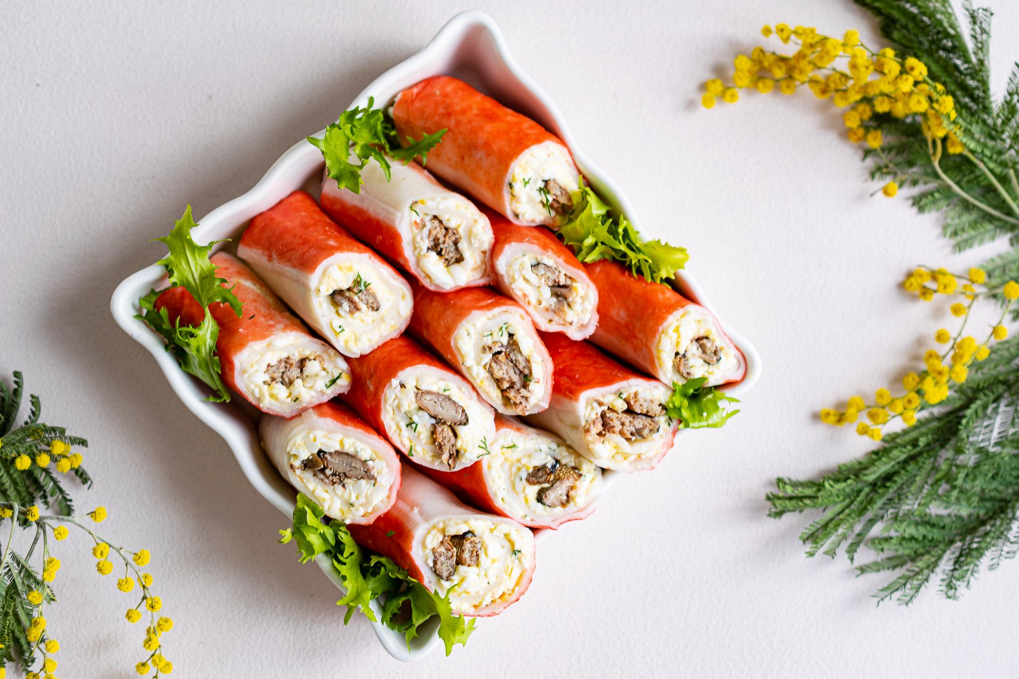 Фаршировані крабові палички зі шпротами