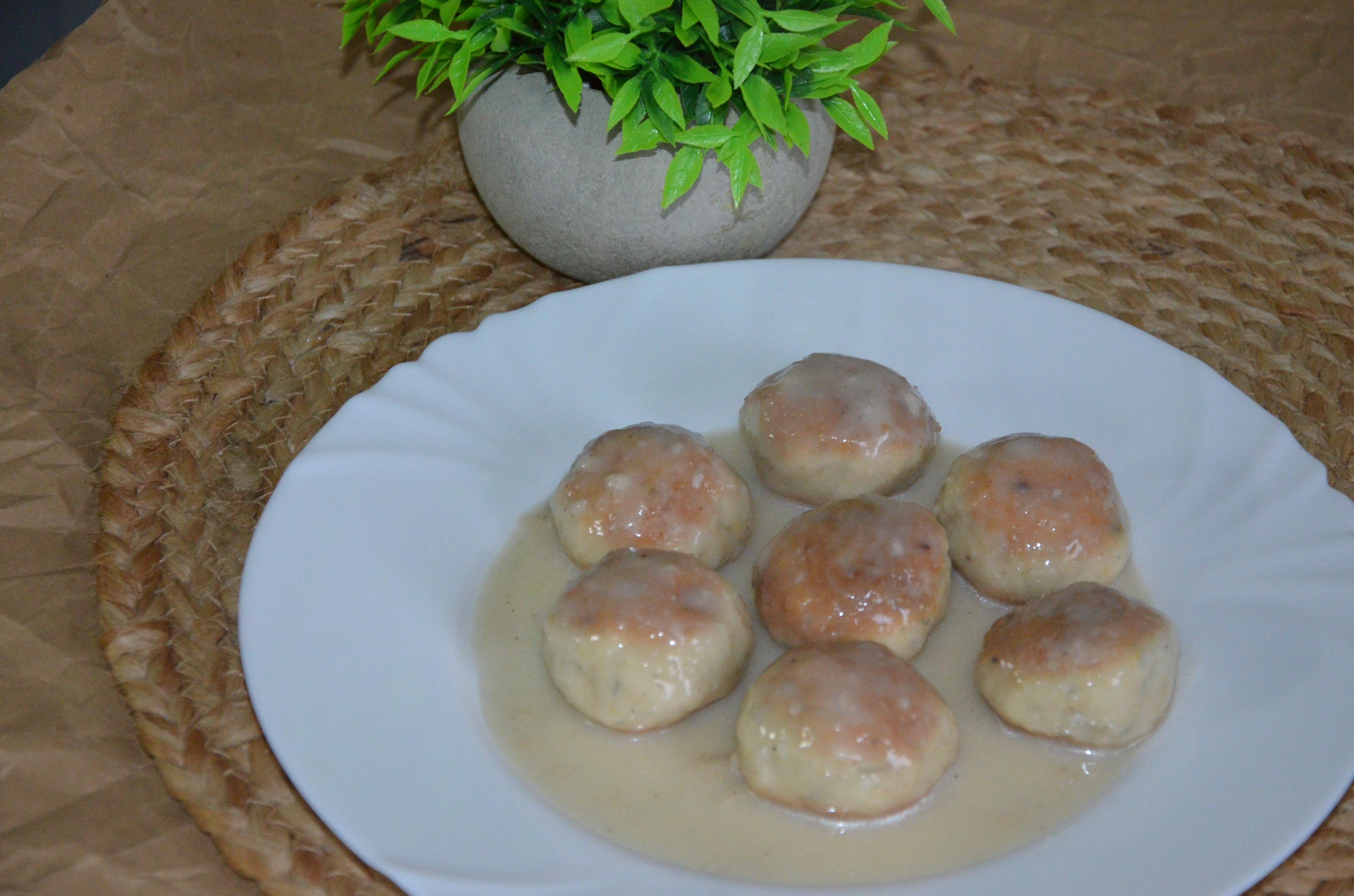 Курячі тефтелі у вершковому соусі