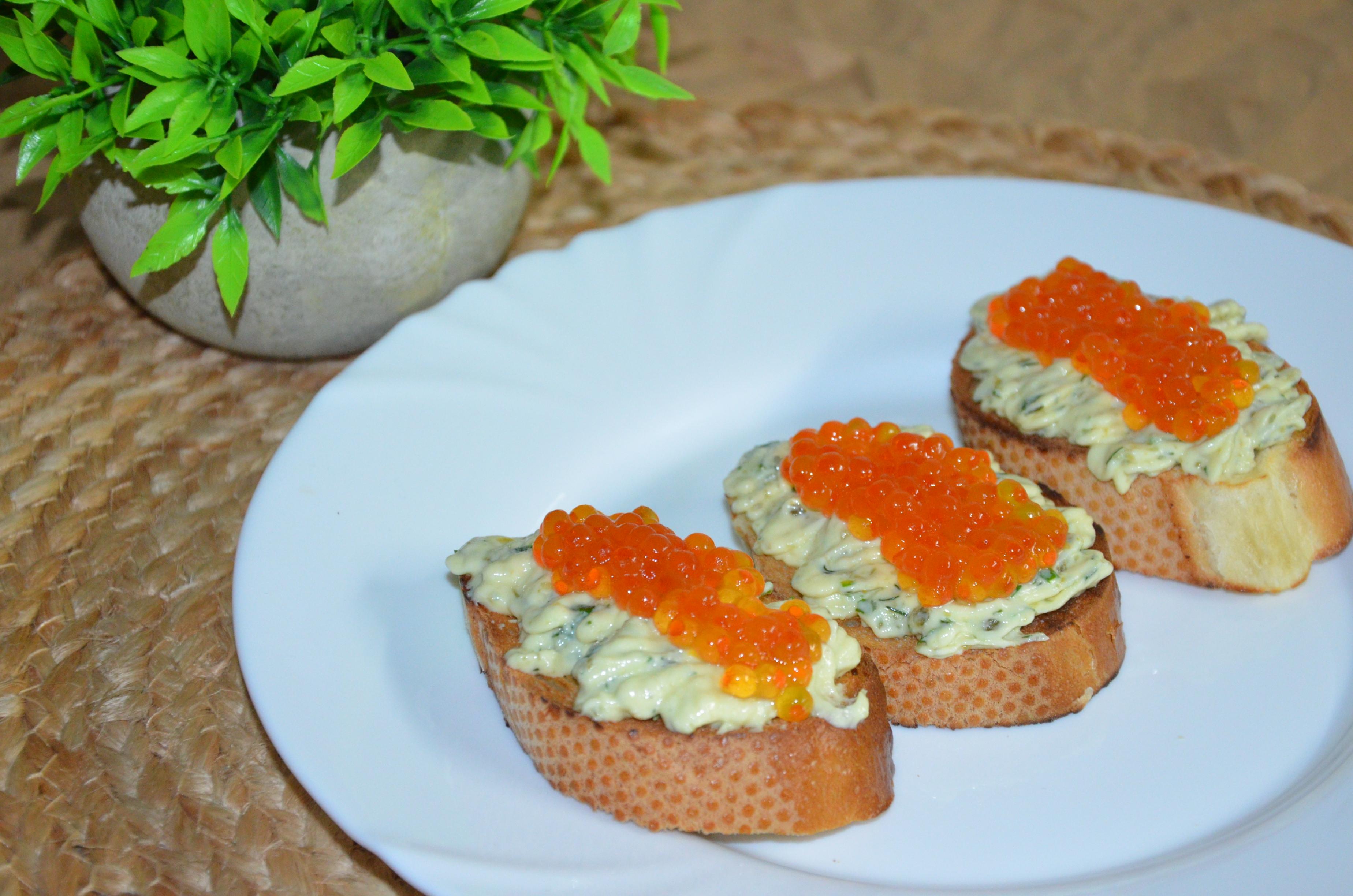 Брускети з ікрою